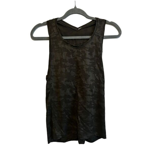 Lululemon Army Green Camo Racer Back Swoop Tank Top Size 4 Athleisure Yoga - Picture 3 of 11